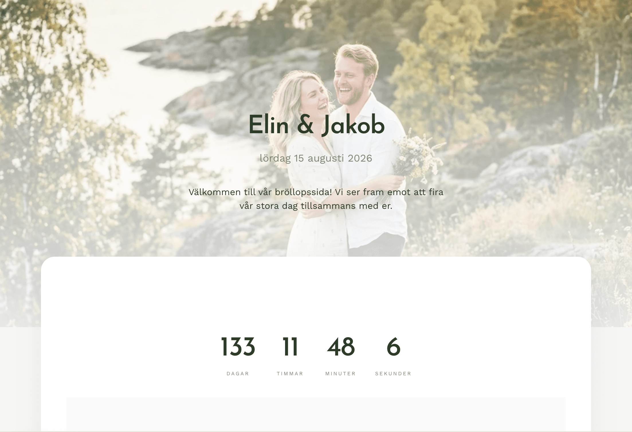 Exempel på en bröllopshemsida skapad med WedJoi – Elin & Jakob, 15 augusti 2026, med nedräkning och personlig bild